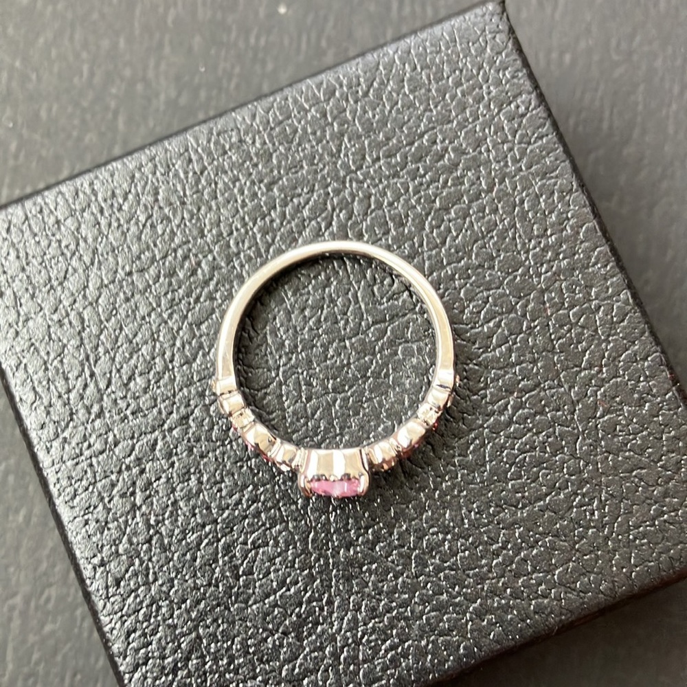 Women’s Heart Shaped Ring Size 8 - Picture 5 of 6